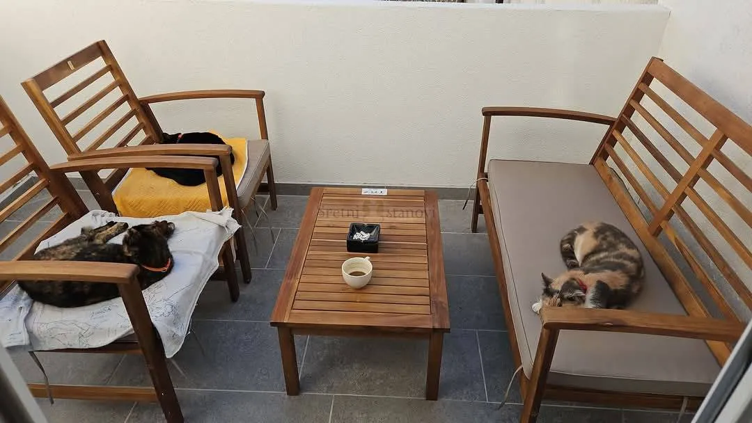 apartman , novalja , 51 m2, 1s+db , pogled na more - slika 2