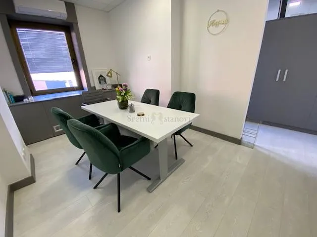 CENTAR, RIJEKA, 20 m2, Najam odličnog uredskog prostora