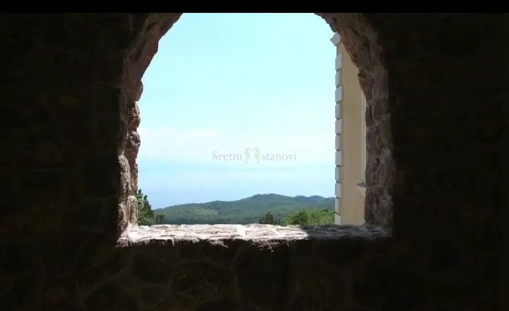 kuća, učka, pogled na more i zaljev, okružena šumom - slika 26