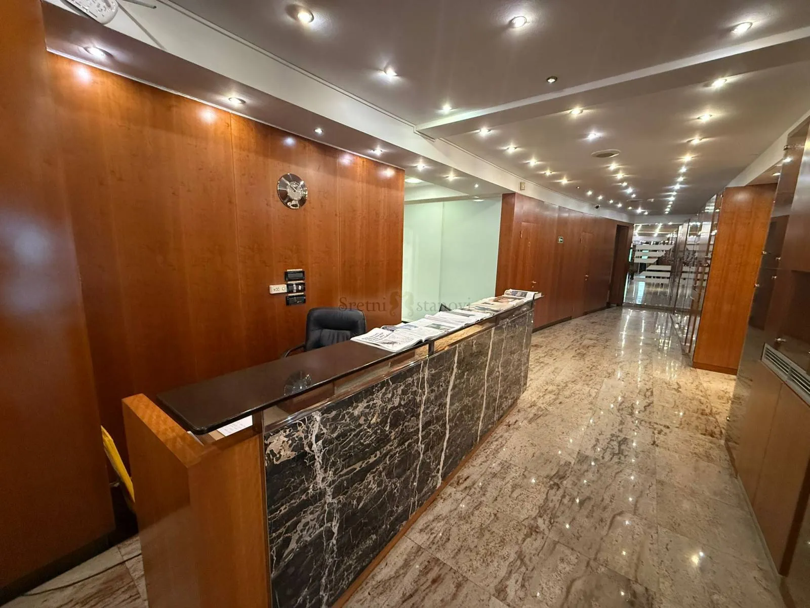 IZNAJMLJUJE SE UREDSKI PROSTOR- 31,00 m2- TRNJE - Zagreb