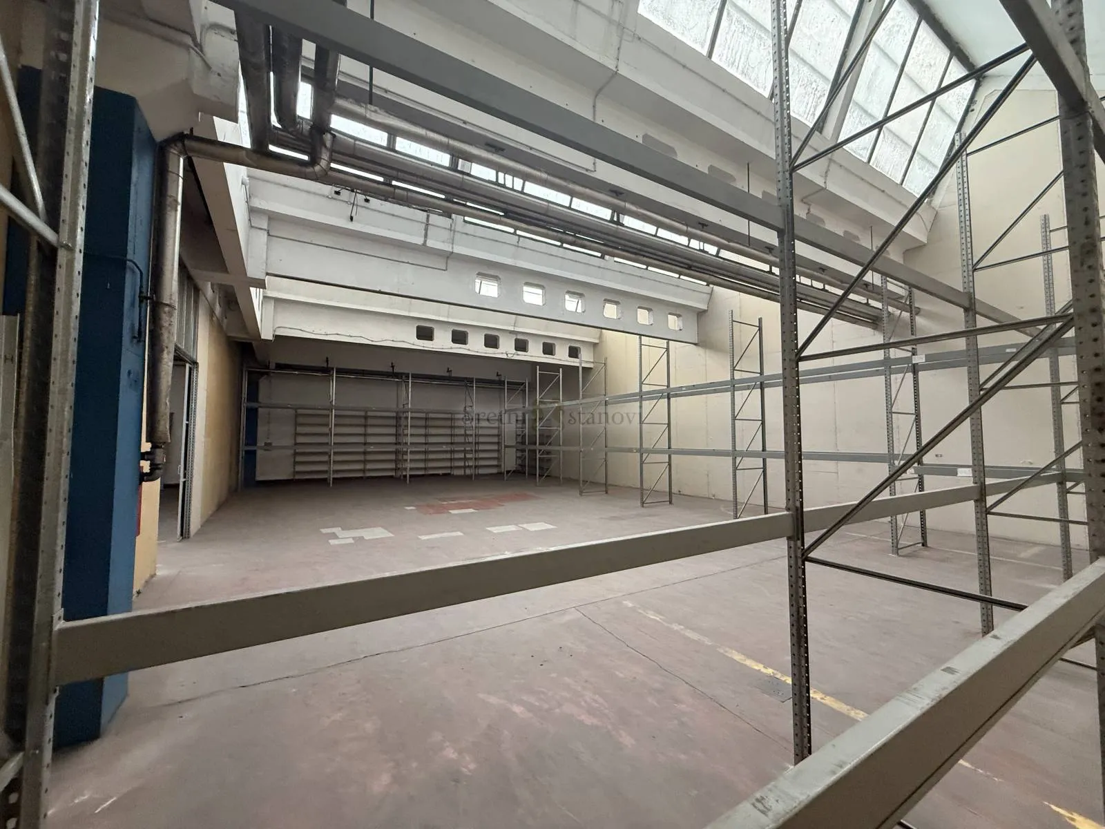 iznajmljuje se skladište – 1.700 m² – trnje - slika 8