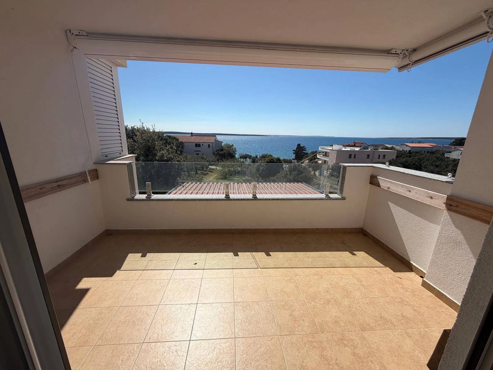 mandre, 2s+db, pogled na more, 50 m do plaže - slika 3
