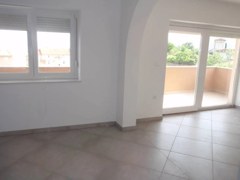 srdoči,100 m2, prazan stan, najam, novogradnja, s parkingom - slika 2