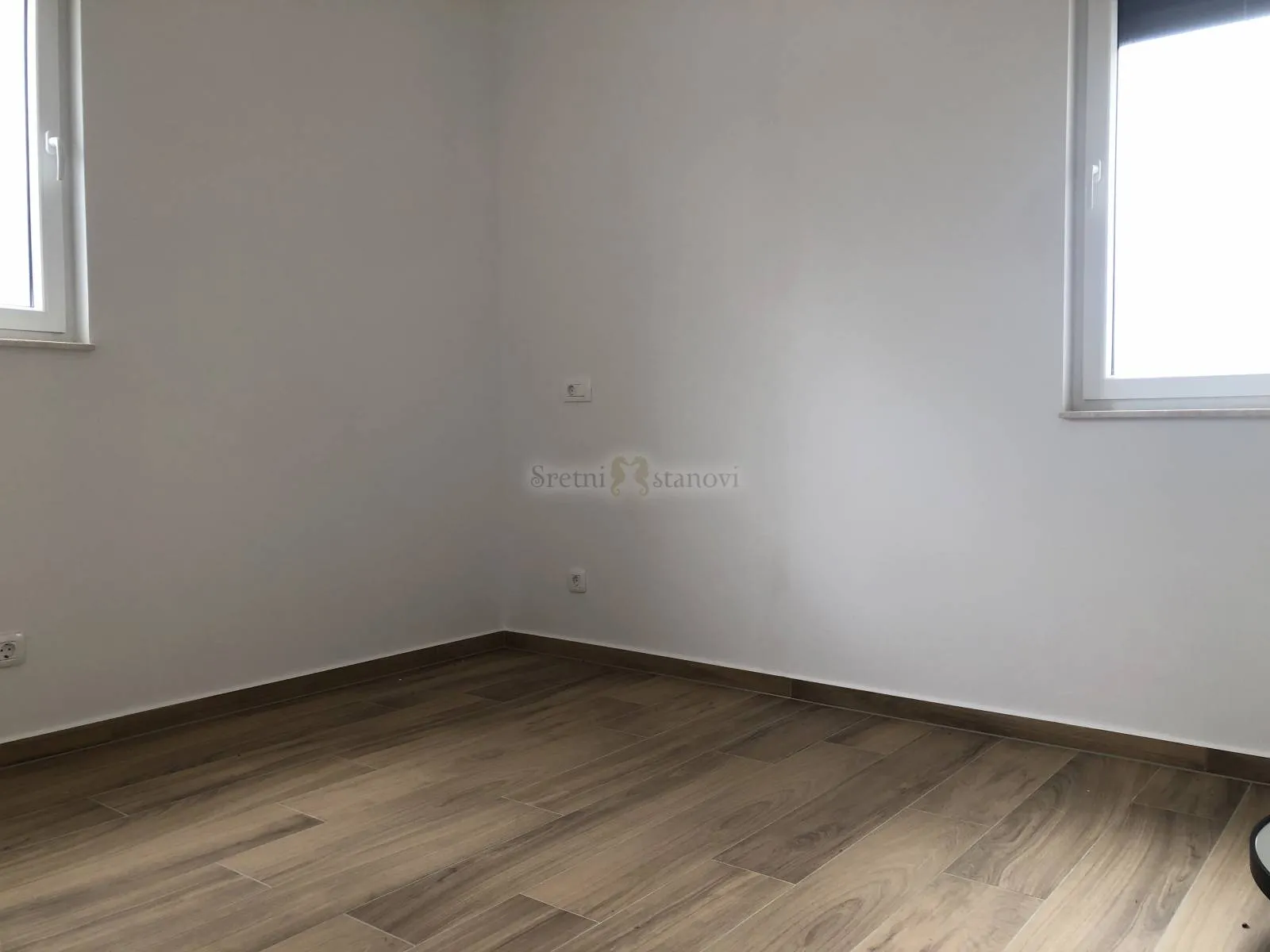 stan mandre 150m2, 3s+db , bazen , pogled na more - slika 17