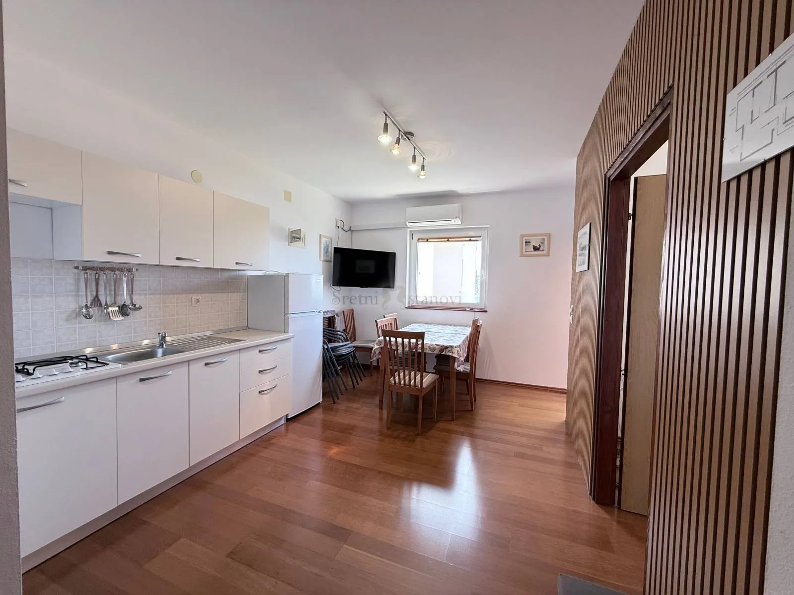 stara novalja, kuća sa 7 apartmana + dodatni objekt, prilika za investiciju - slika 4