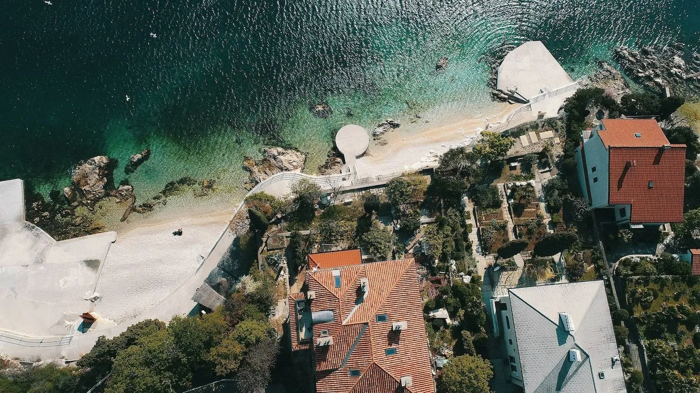 luksuzni stan za najam, pećine, prvi red do mora - slika 23
