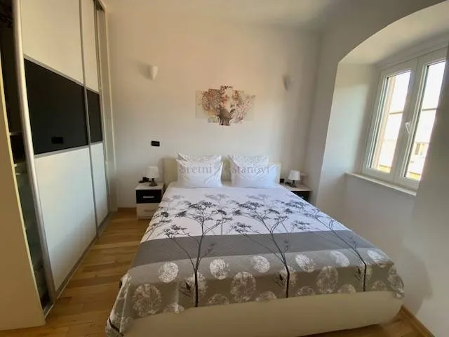 rijeka,strogi centar, najam, 53 m2, 2s+db - slika 10