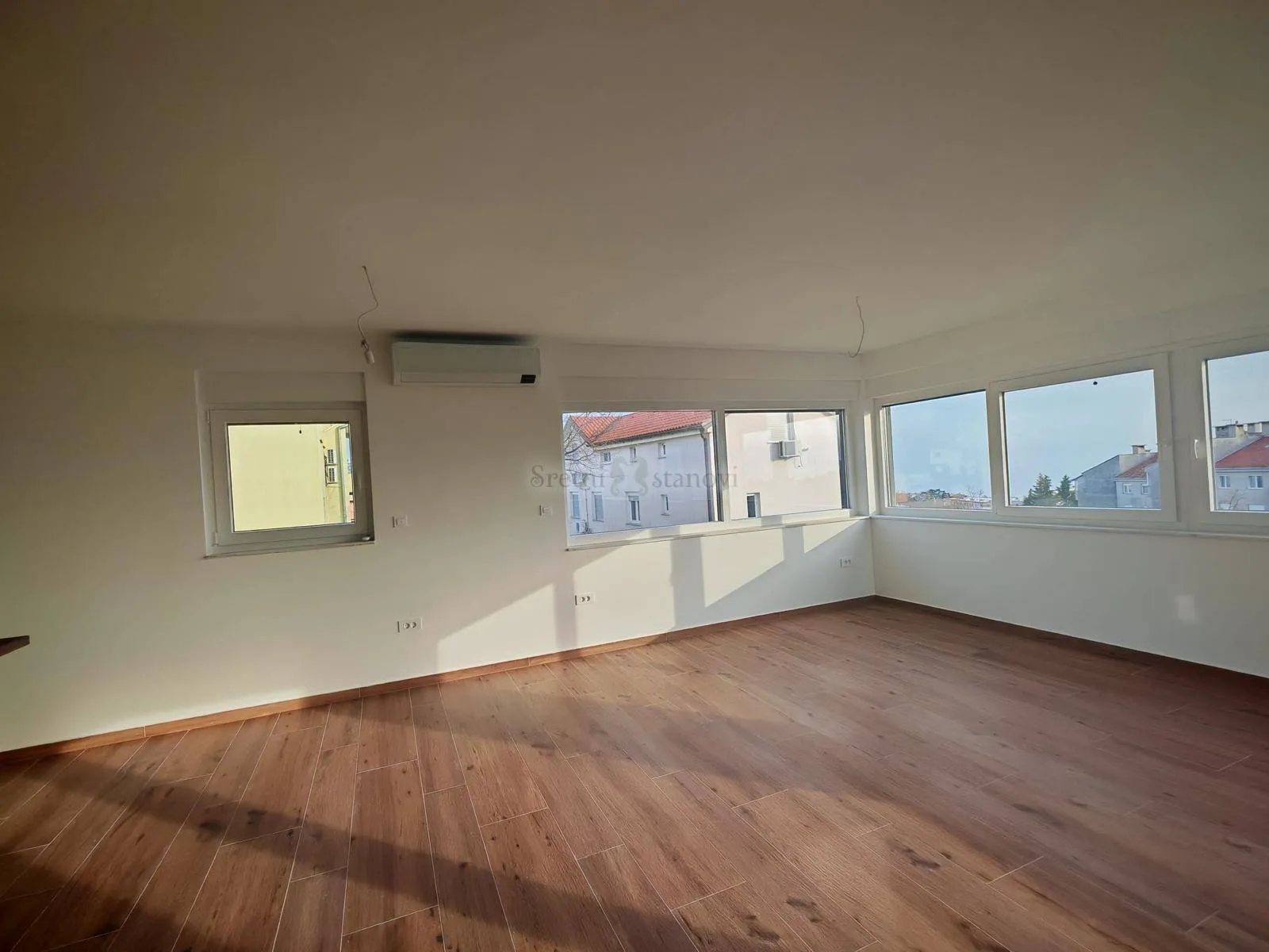 rešetari , stan 3s+db , penthouse , garaža - slika 2