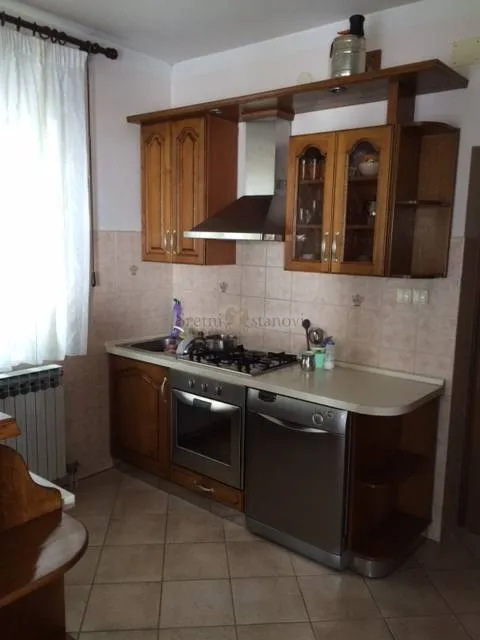 opatija,pobri, tri stana i poslovnim prostoro,850 m2 - slika 6
