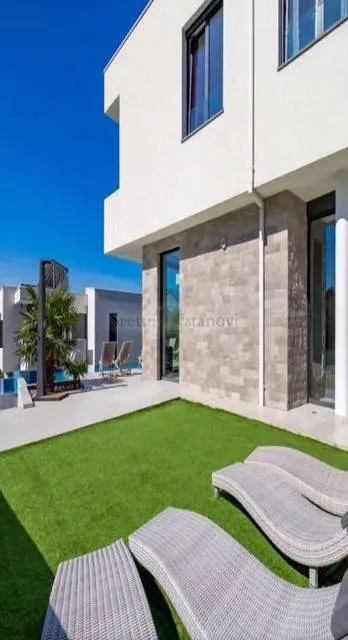 kostrena, moderna villa s bazenom i garažom, 330 m2 - slika 9
