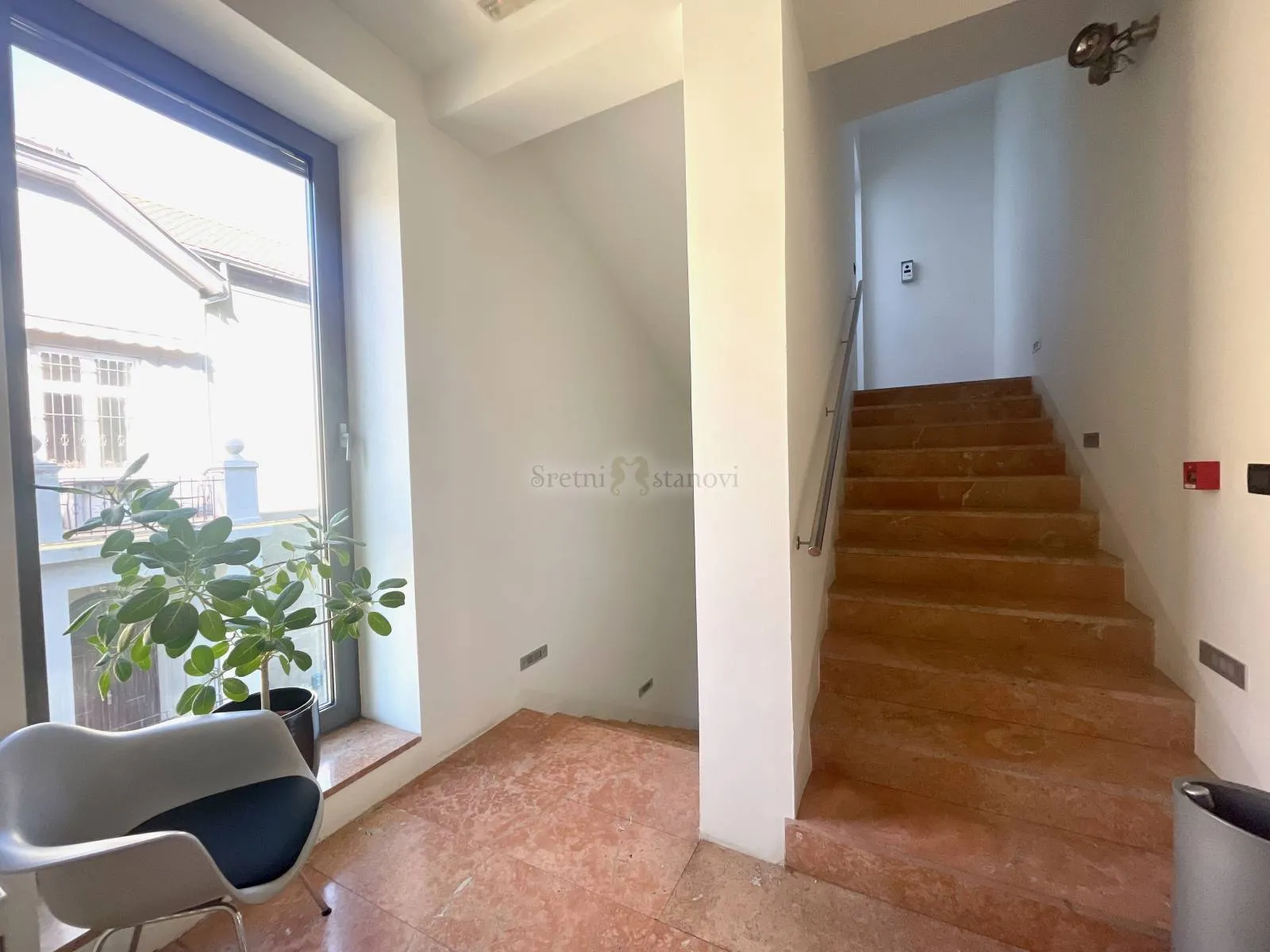 stambeno-poslovna zgrada zagreb centar, ribnjak, top lokacija - slika 40