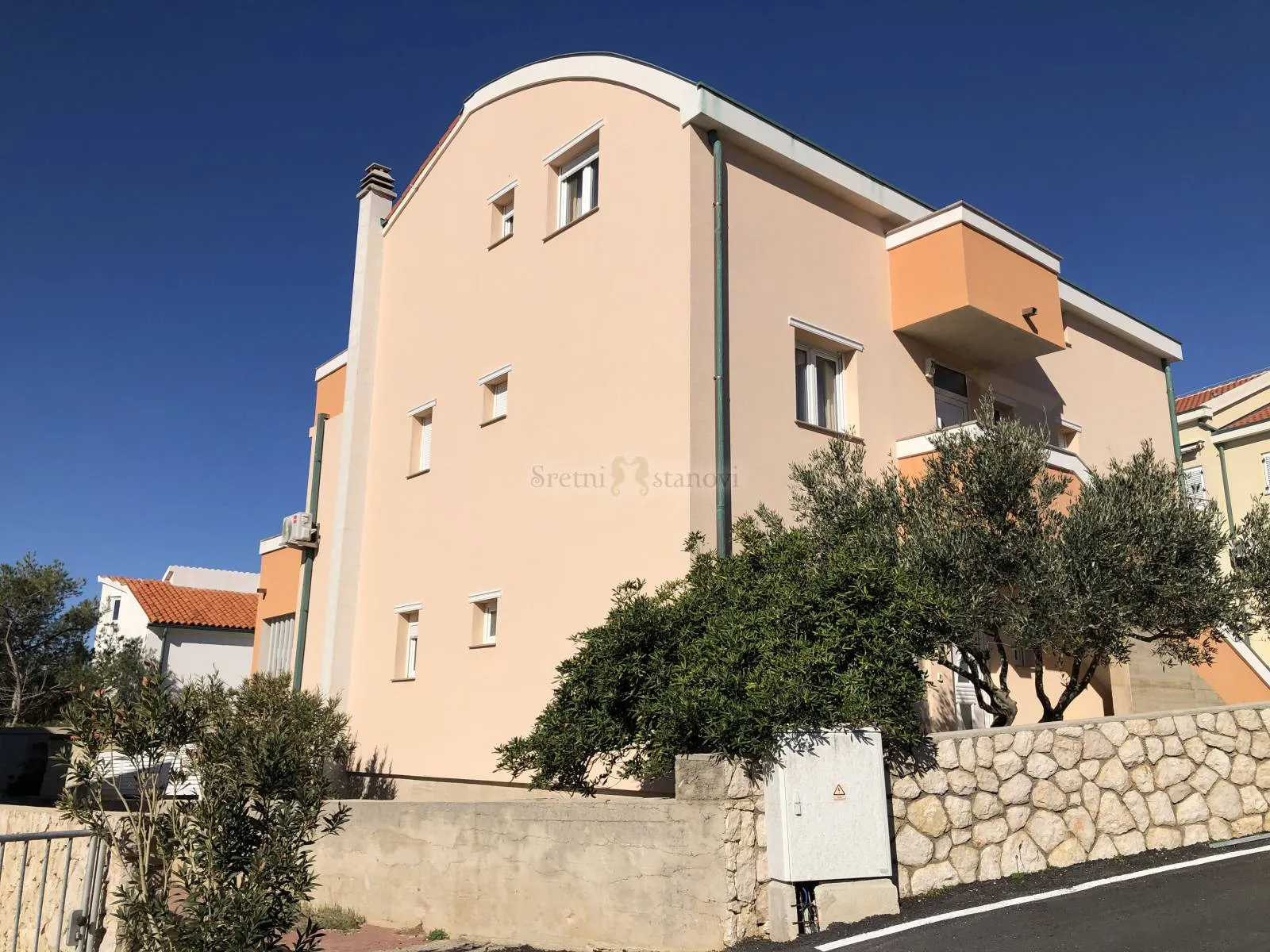 vidalići, kuća s 5 apartmana i garažom, drugi red od mora - slika 4
