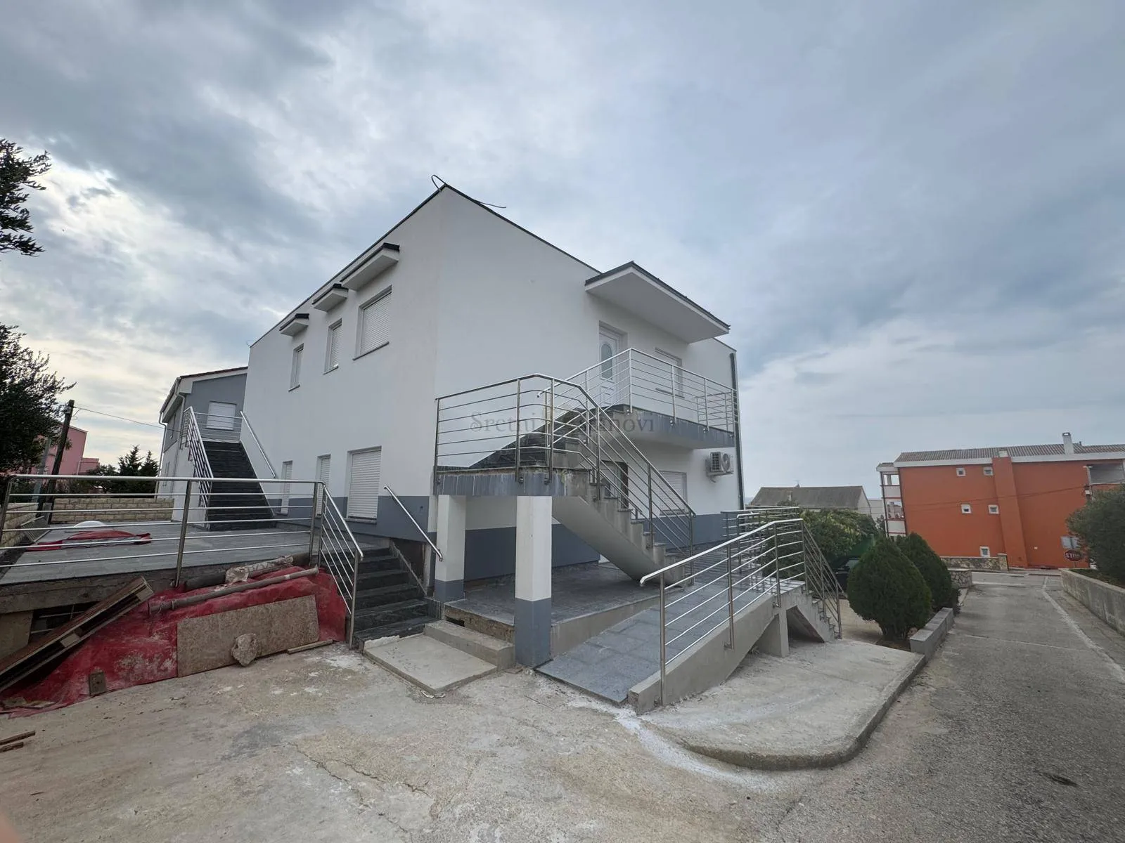 novalja, kuća s 4 apartmana, blizina i pogled na more - slika 3