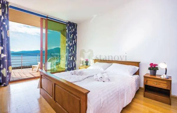 martinkovac, dvoetažni stan u kući s bazenom, 200 m2 - slika 6
