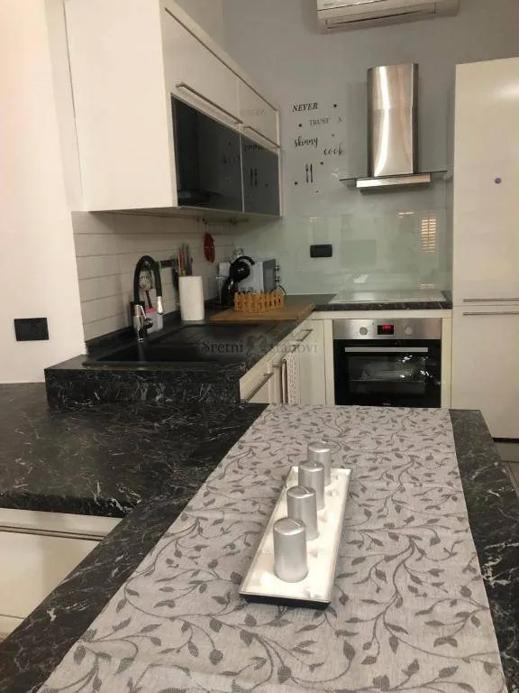 rijeka,strogi centar, najam, 53 m2, 2s+db - slika 6