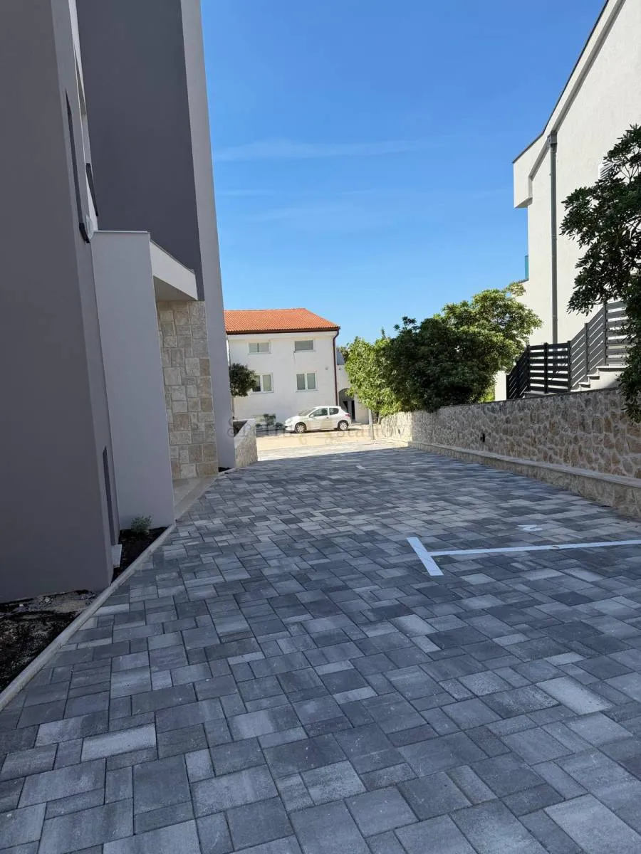 stan mandre s1,novogradnja, 2s+db, top lokacija, namješten sa dvorištem - slika 13