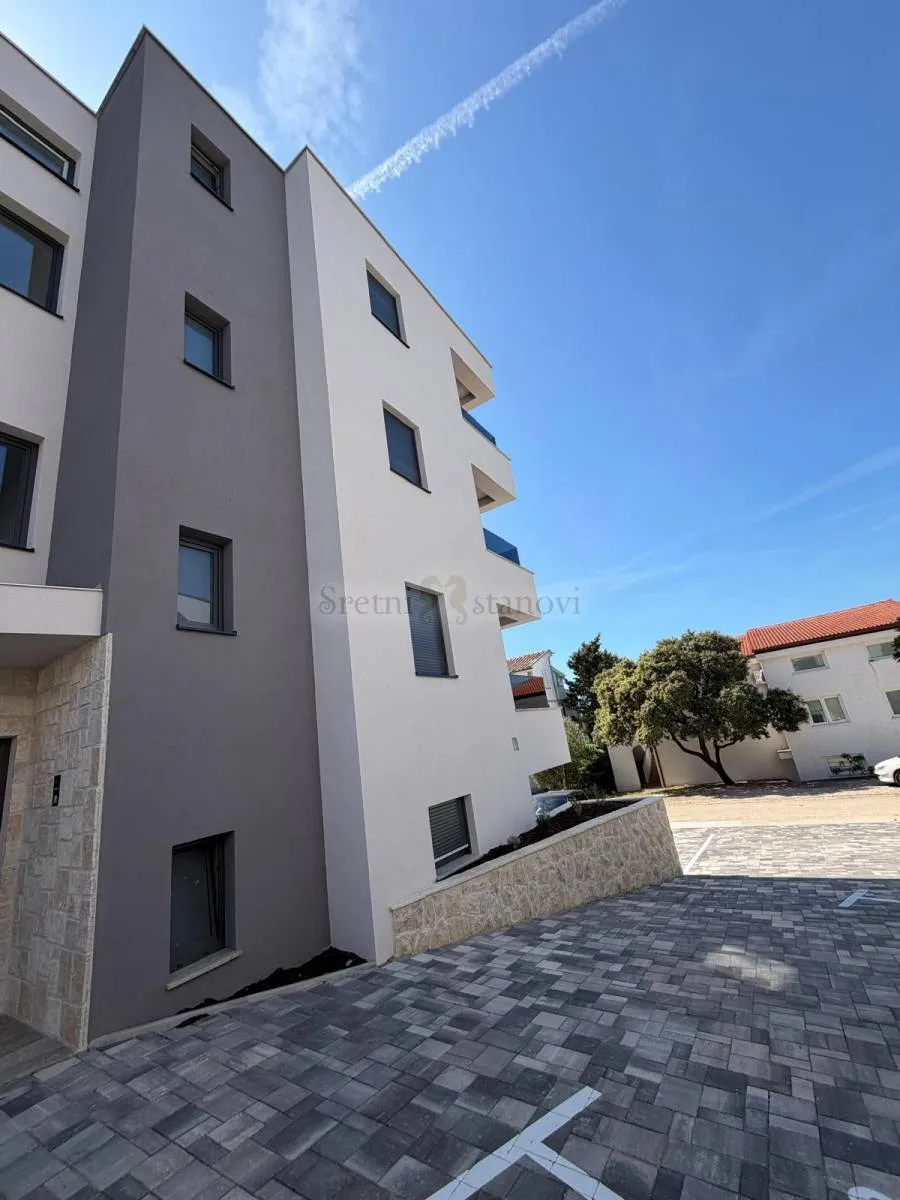 stan mandre s1,novogradnja, 2s+db, top lokacija, namješten sa dvorištem - slika 3