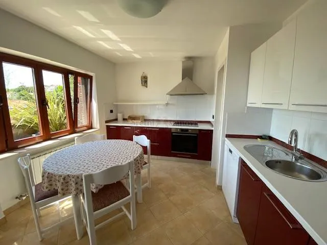ičići, 2s+db, 75 m2, s terasom i okućnicom - slika 3