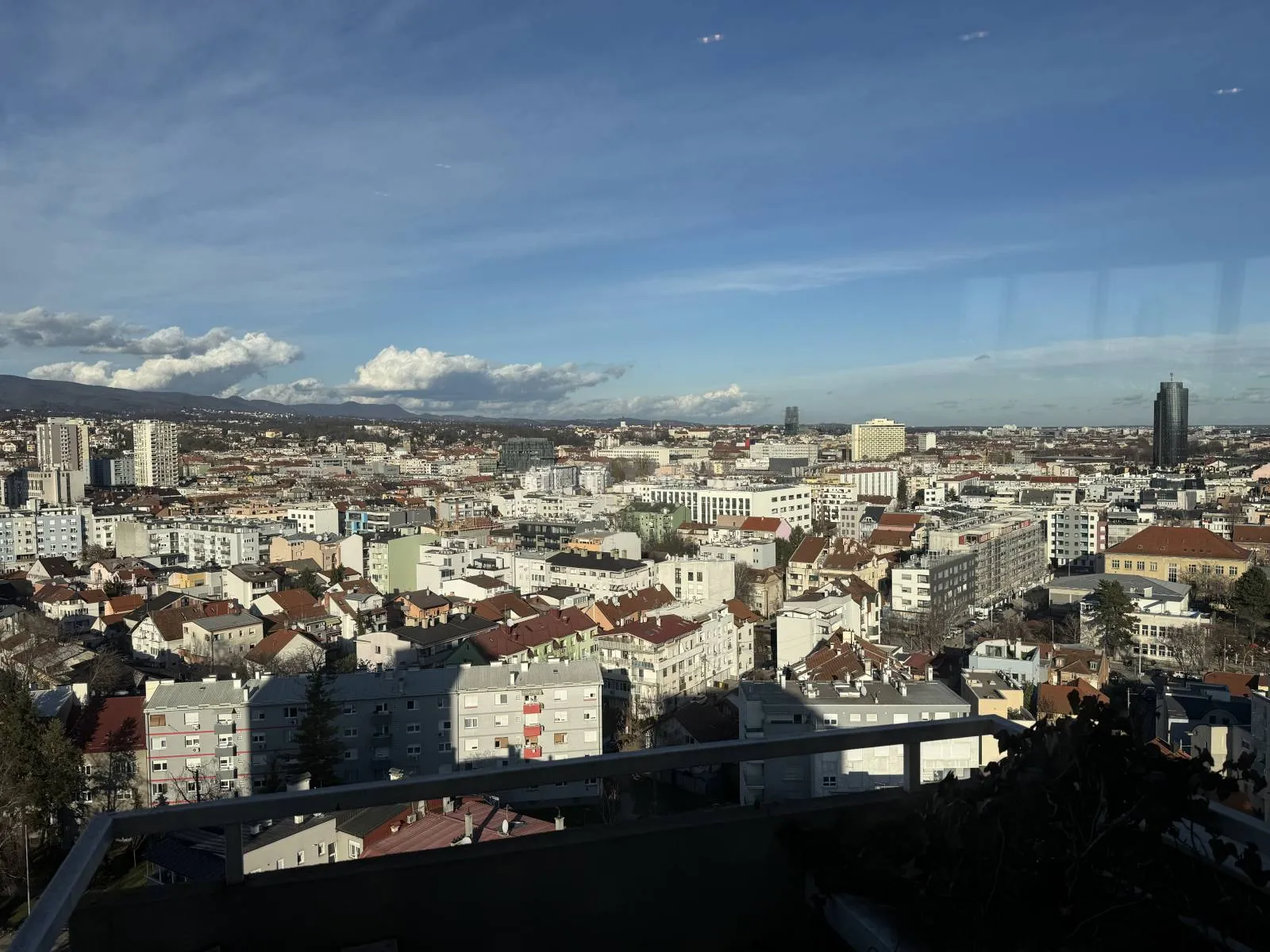 stan: trešnjevka, 64.00 m2- panoramski pogled na zagreb - slika 9