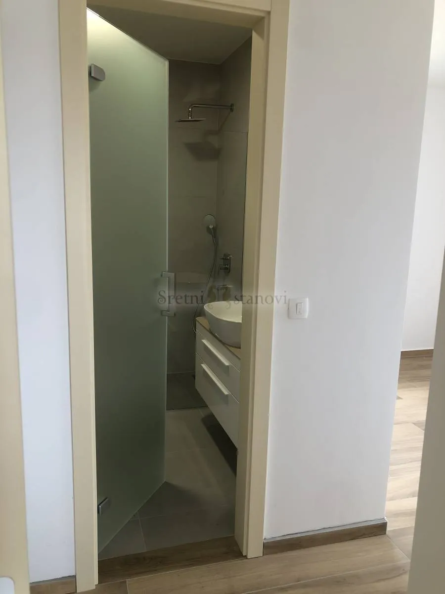 stan mandre 150m2, 3s+db , bazen , pogled na more - slika 20