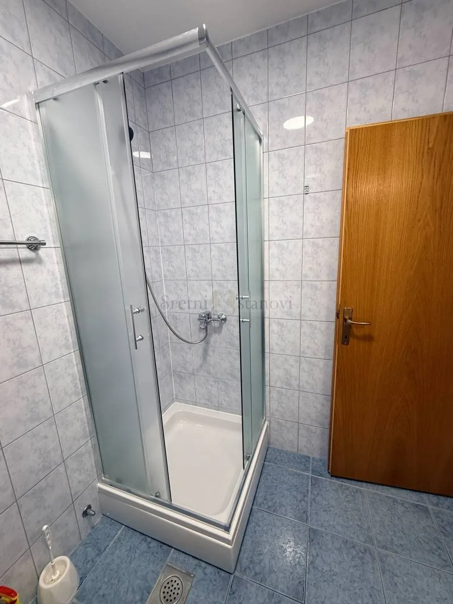 stara novalja, kuća sa 7 apartmana + dodatni objekt, prilika za investiciju - slika 28