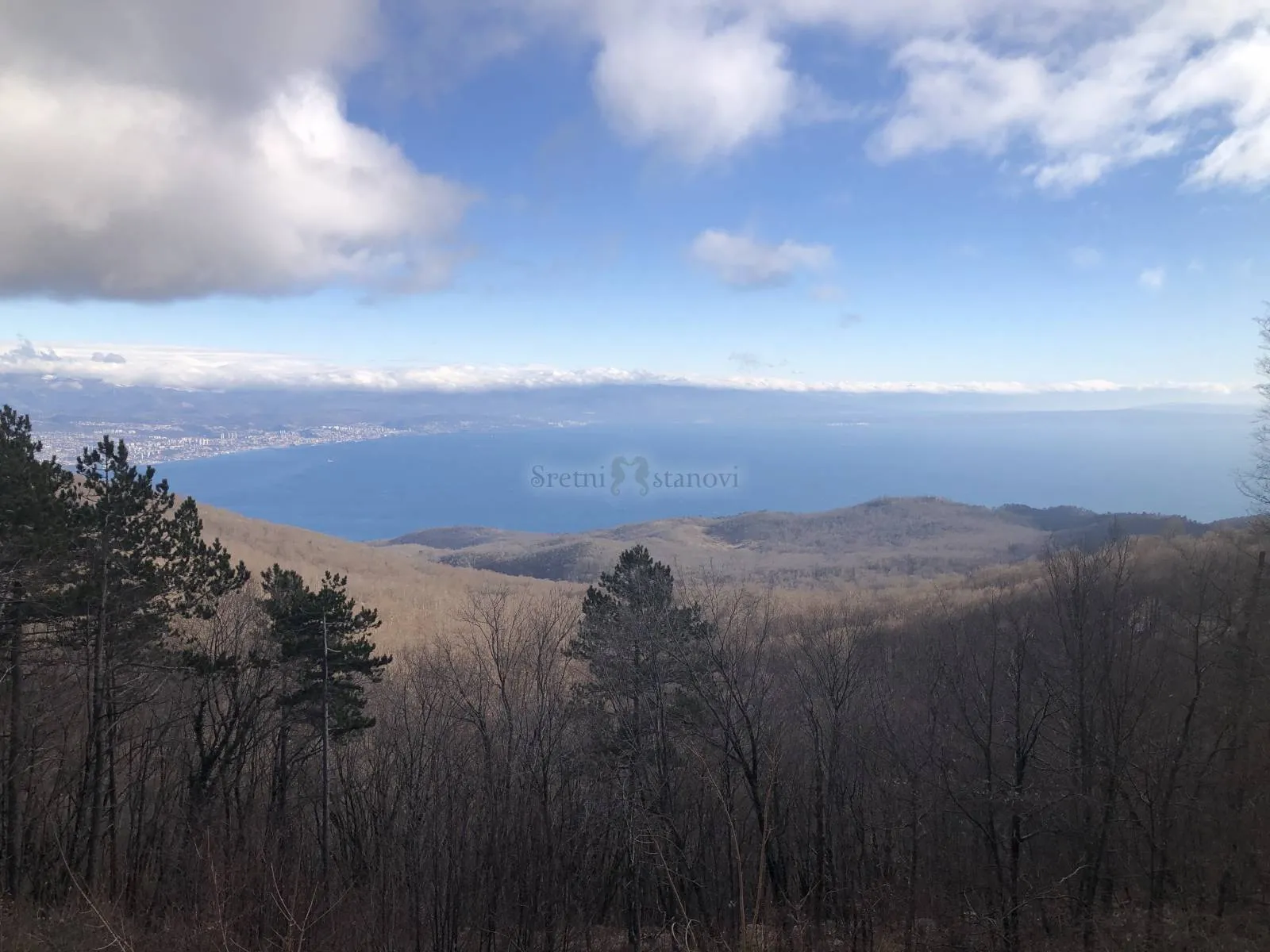 kuća, učka, pogled na more i zaljev, okružena šumom - slika 2