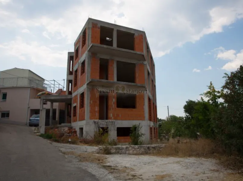 kuća čiovo, arbanija 360 m2 - slika 8