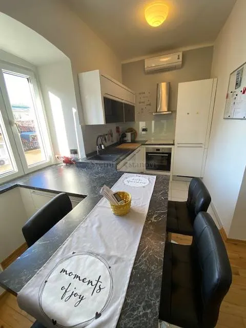 rijeka,strogi centar, najam, 53 m2, 2s+db - slika 9