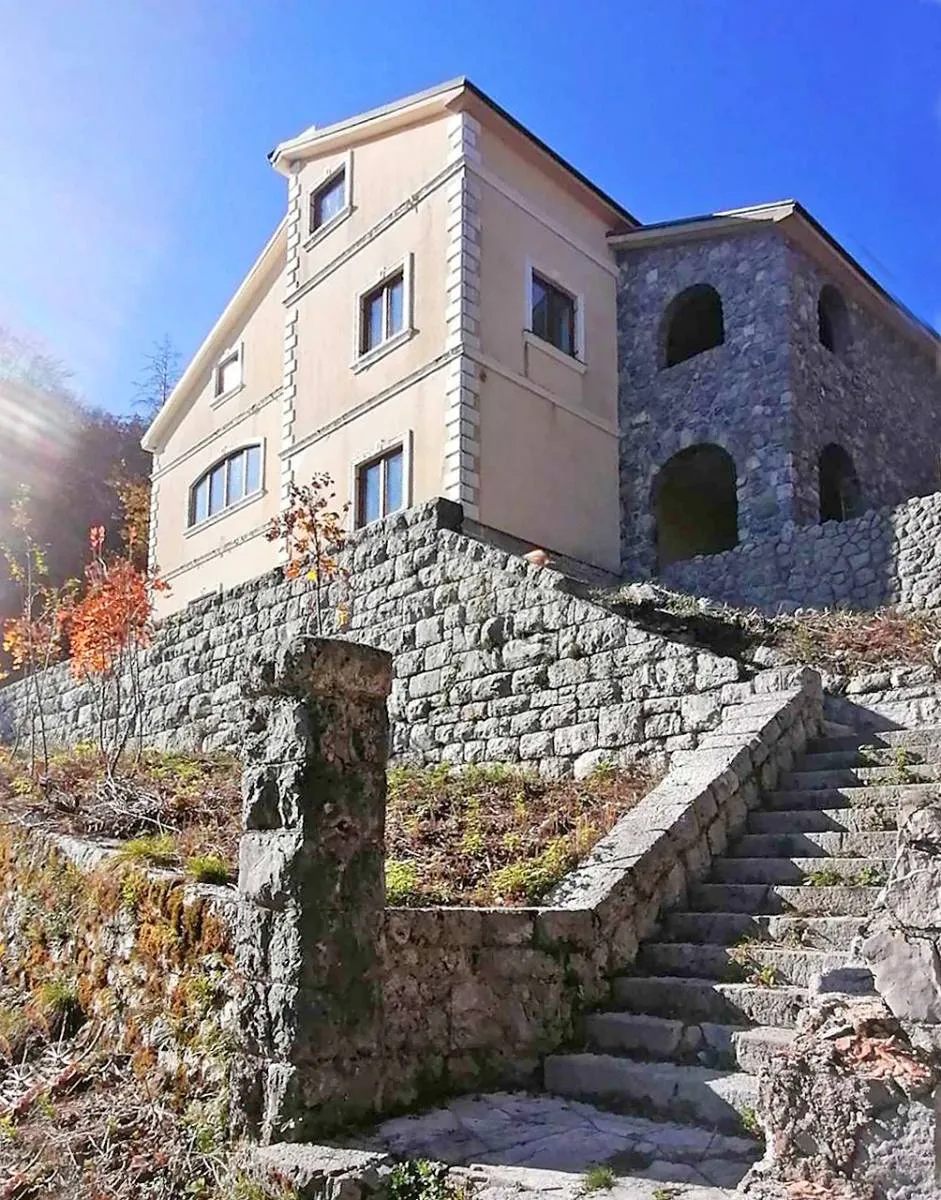 kuća, učka, pogled na more i zaljev, okružena šumom - slika 4