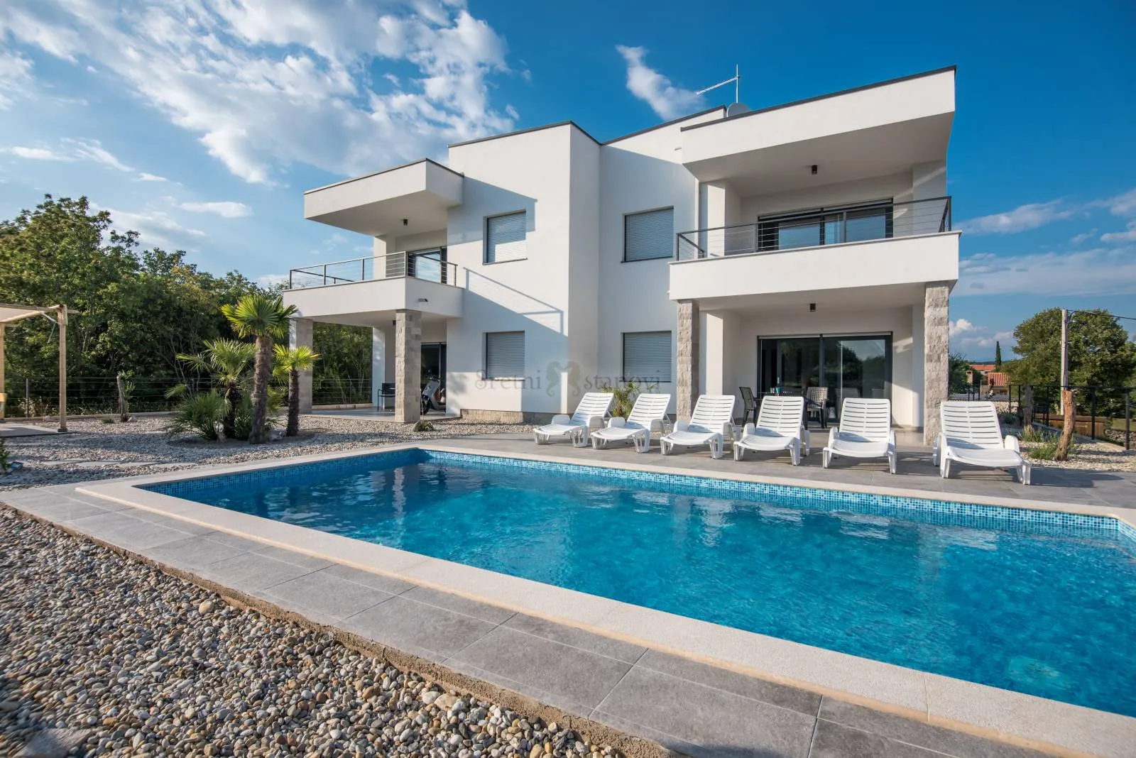 krk, novogradnja, 300 m2, kuća sa četiri stana i bazenom - slika 2