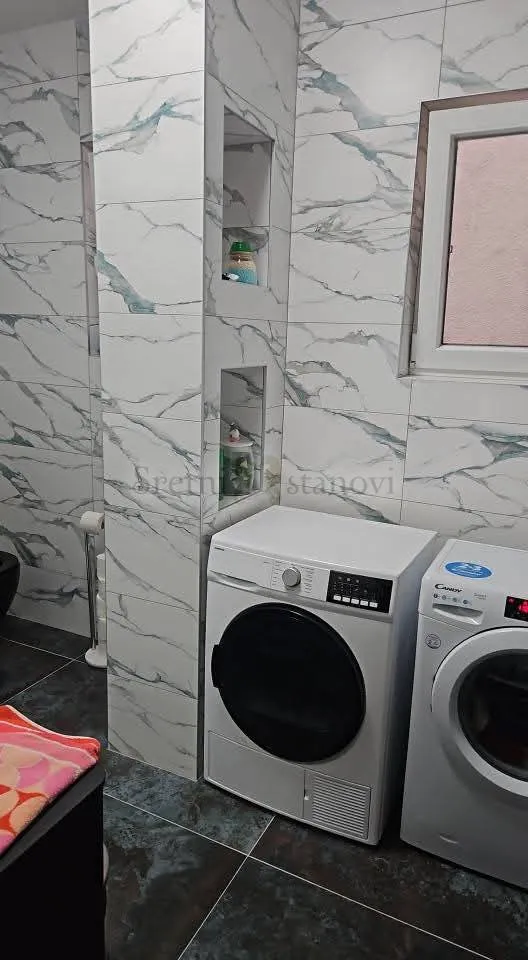 apartman , novalja , 51 m2, 1s+db , pogled na more - slika 6