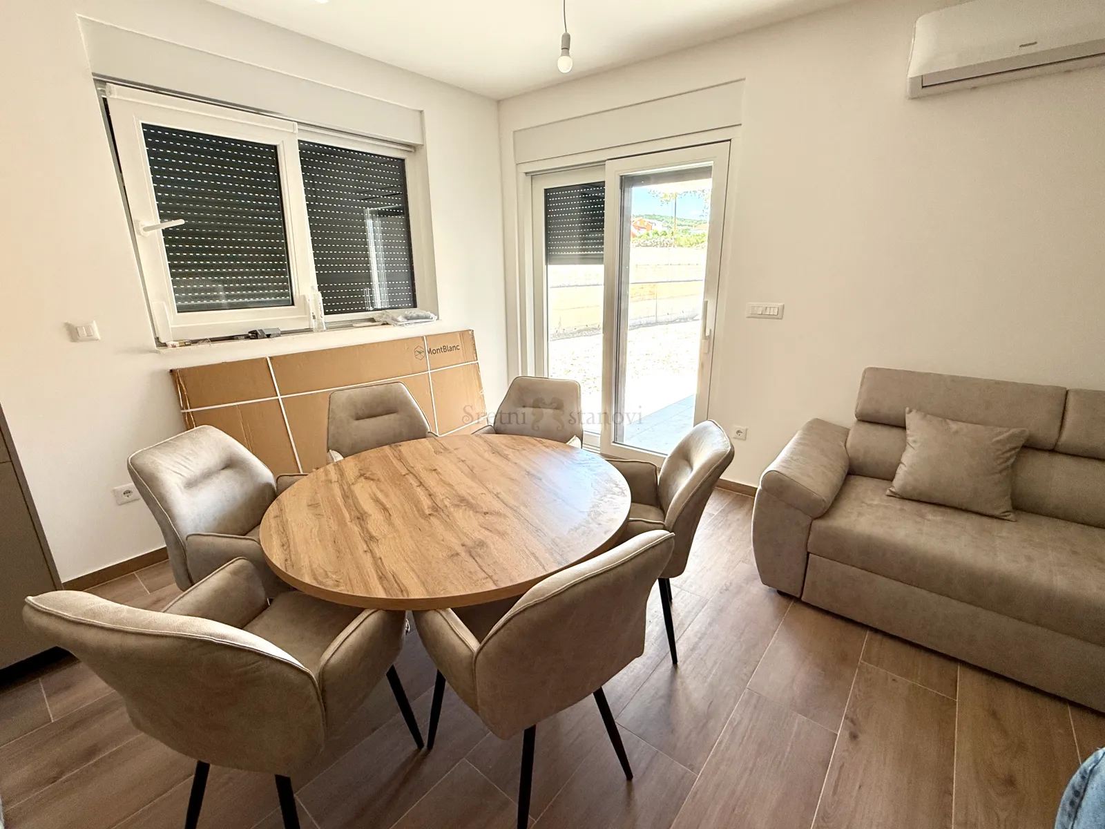 Stan Vodice, PRILIKA, novonamješteno, 2S+DB, okućnica, parking