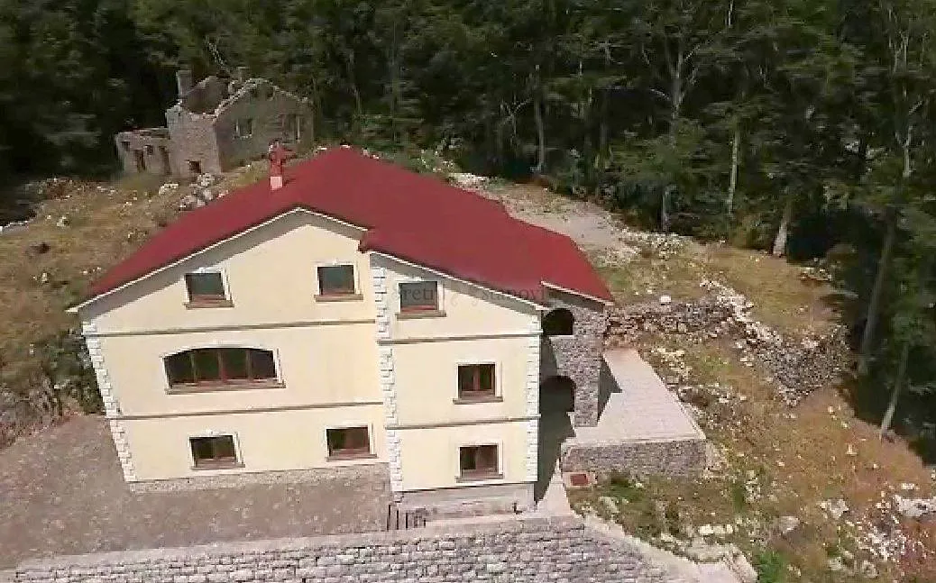 kuća, učka, pogled na more i zaljev, okružena šumom - slika 25