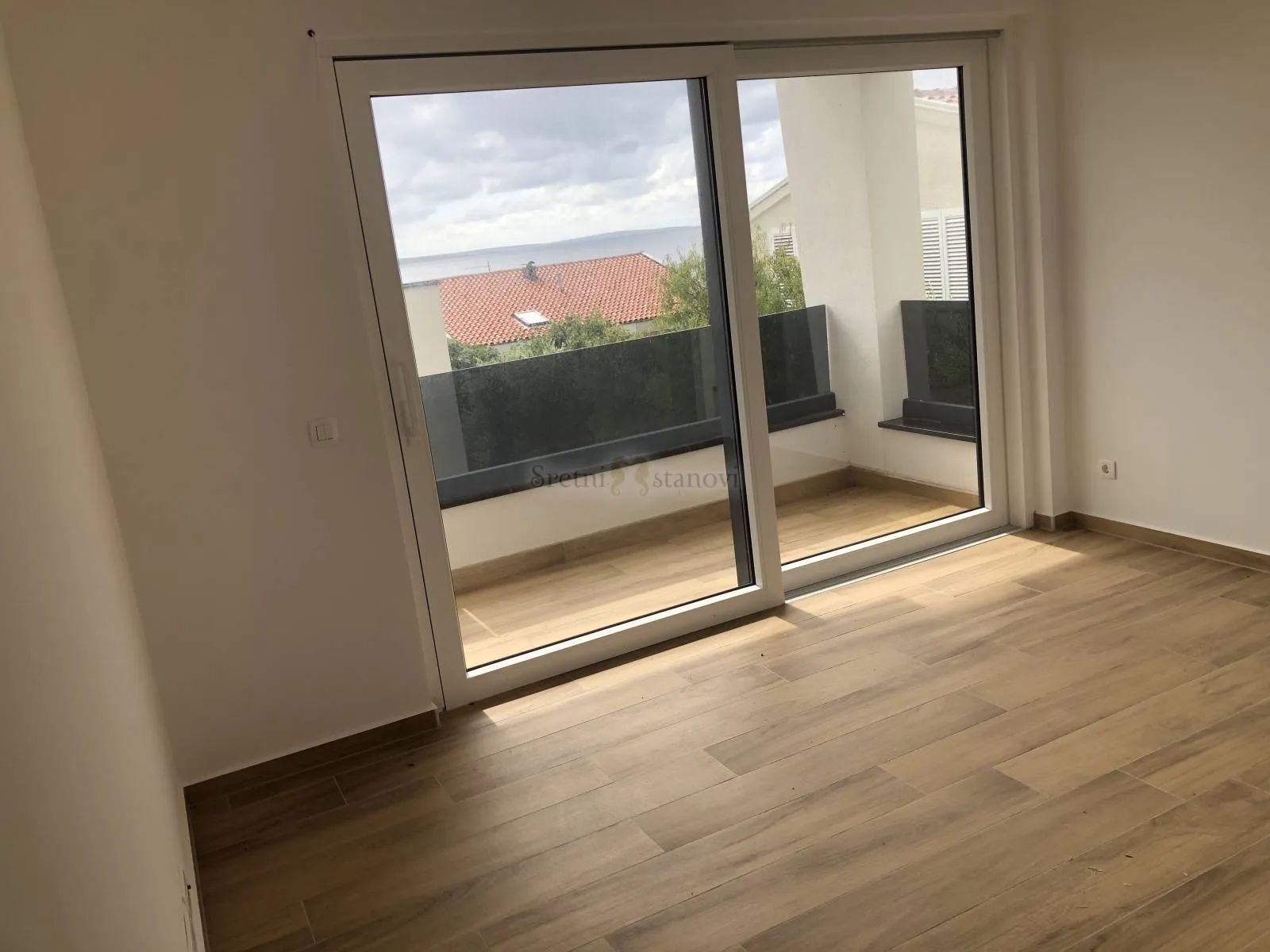 stan mandre 150m2, 3s+db , bazen , pogled na more - slika 12