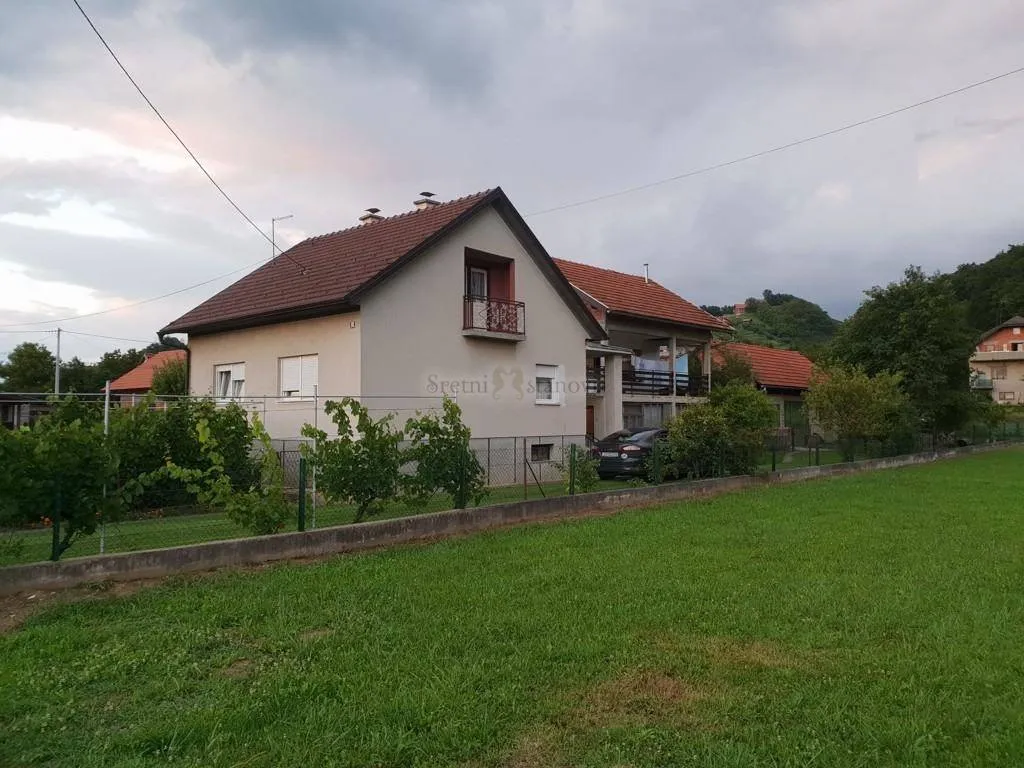 građevinsko zemljište i 2 kuće (2212 m2) - stubičke toplice - slika 4