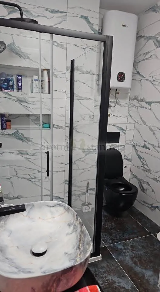 apartman , novalja , 51 m2, 1s+db , pogled na more - slika 5
