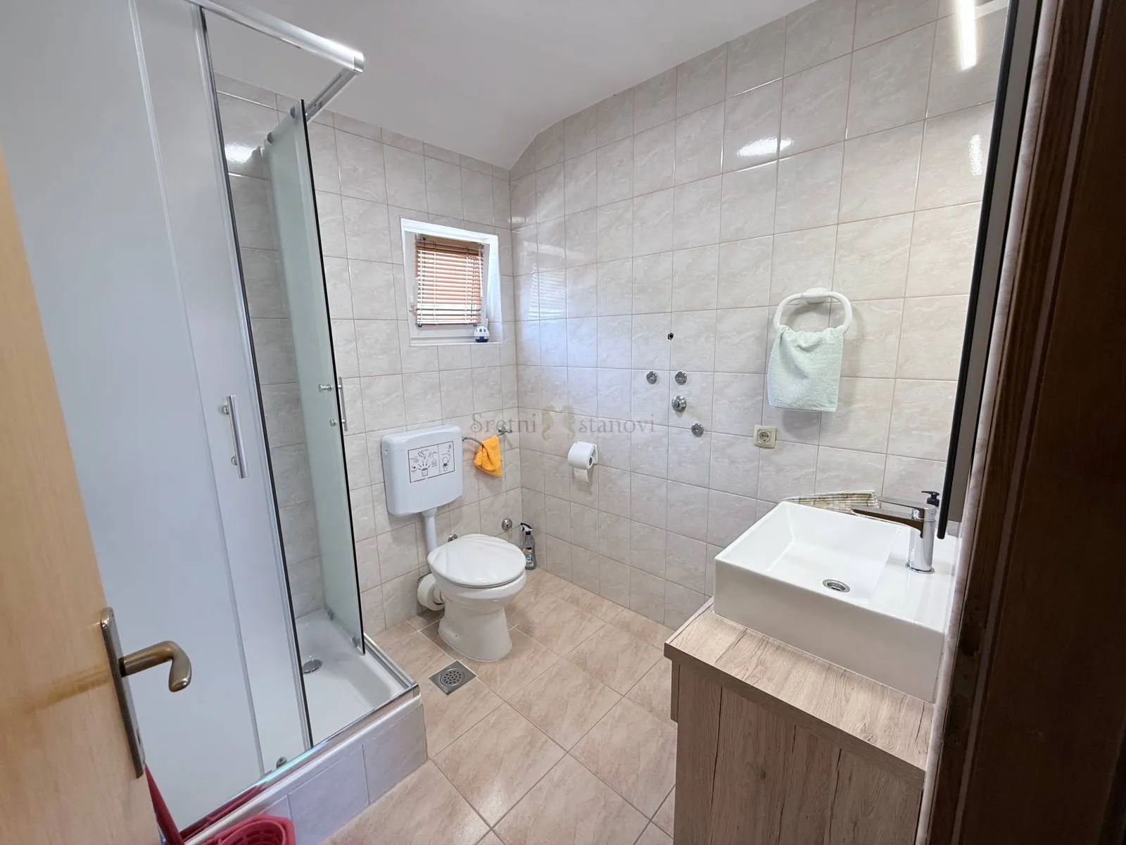 stara novalja, kuća sa 7 apartmana + dodatni objekt, prilika za investiciju - slika 7