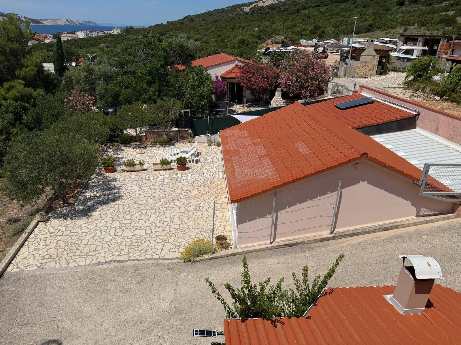 stara novalja, kuća sa 7 apartmana + dodatni objekt, prilika za investiciju - slika 25