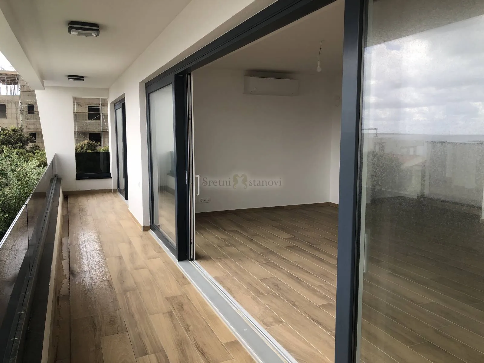stan mandre 150m2, 3s+db , bazen , pogled na more - slika 4