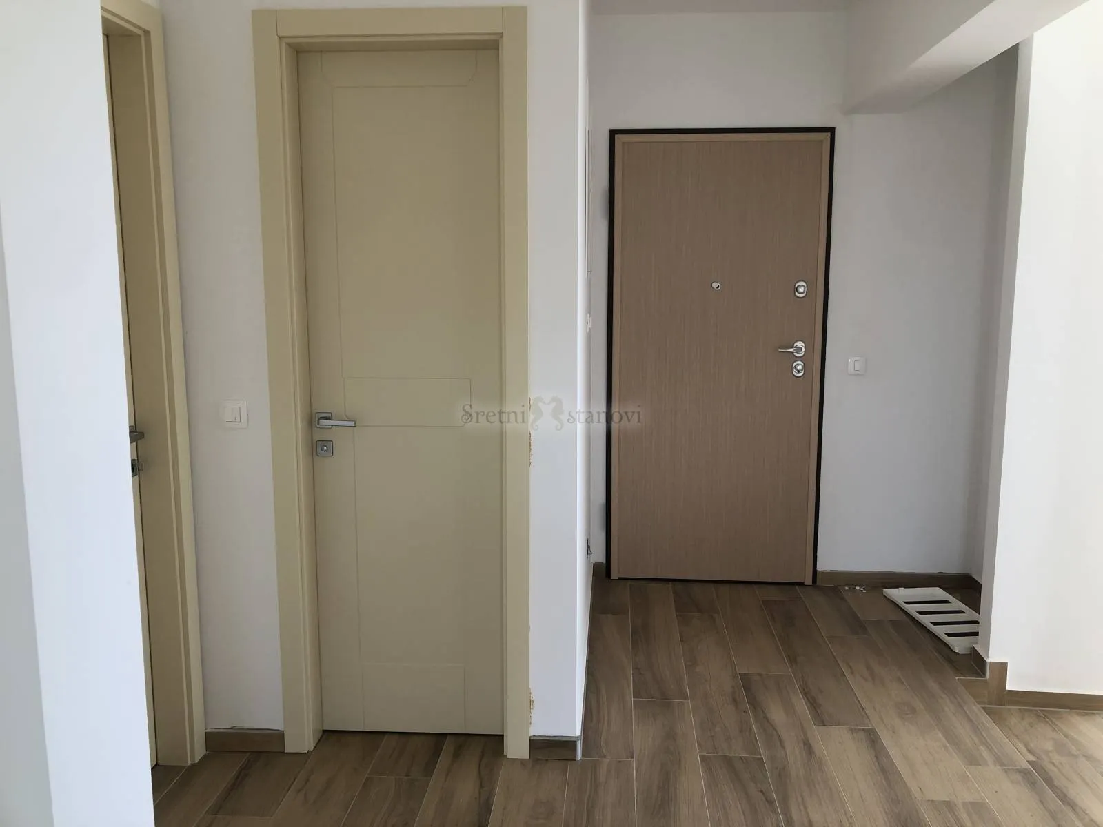 stan mandre 150m2, 3s+db , bazen , pogled na more - slika 25