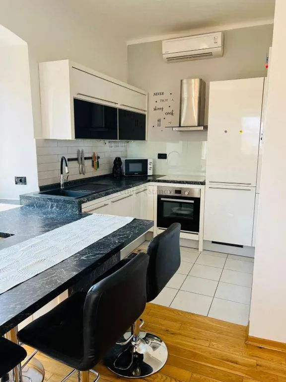 rijeka,strogi centar, najam, 53 m2, 2s+db - slika 7