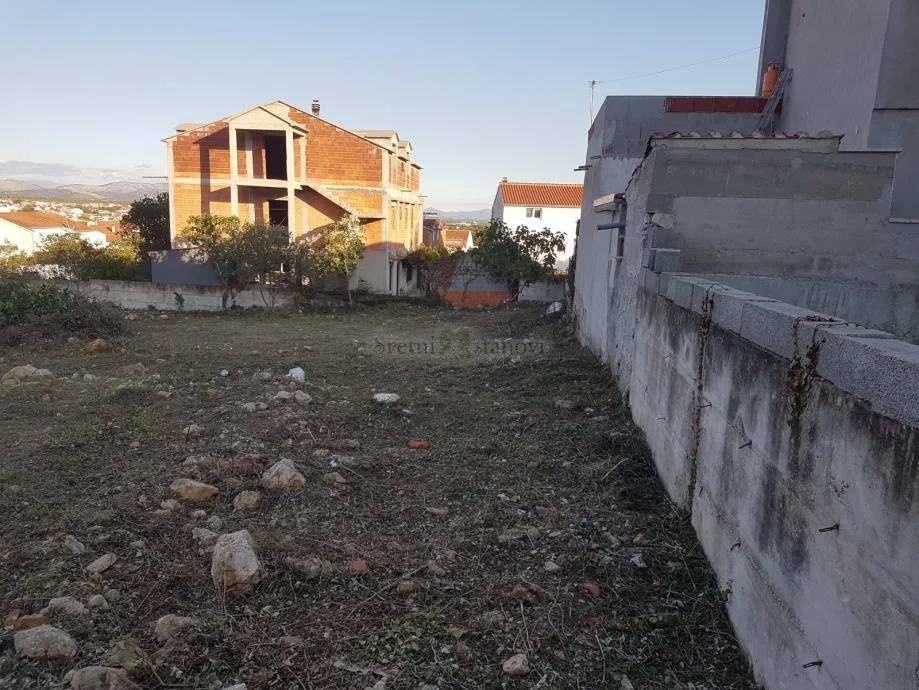 građevinski teren, vodice 1500m2 - slika 8