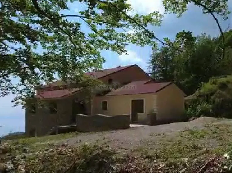 kuća, učka, pogled na more i zaljev, okružena šumom - slika 27