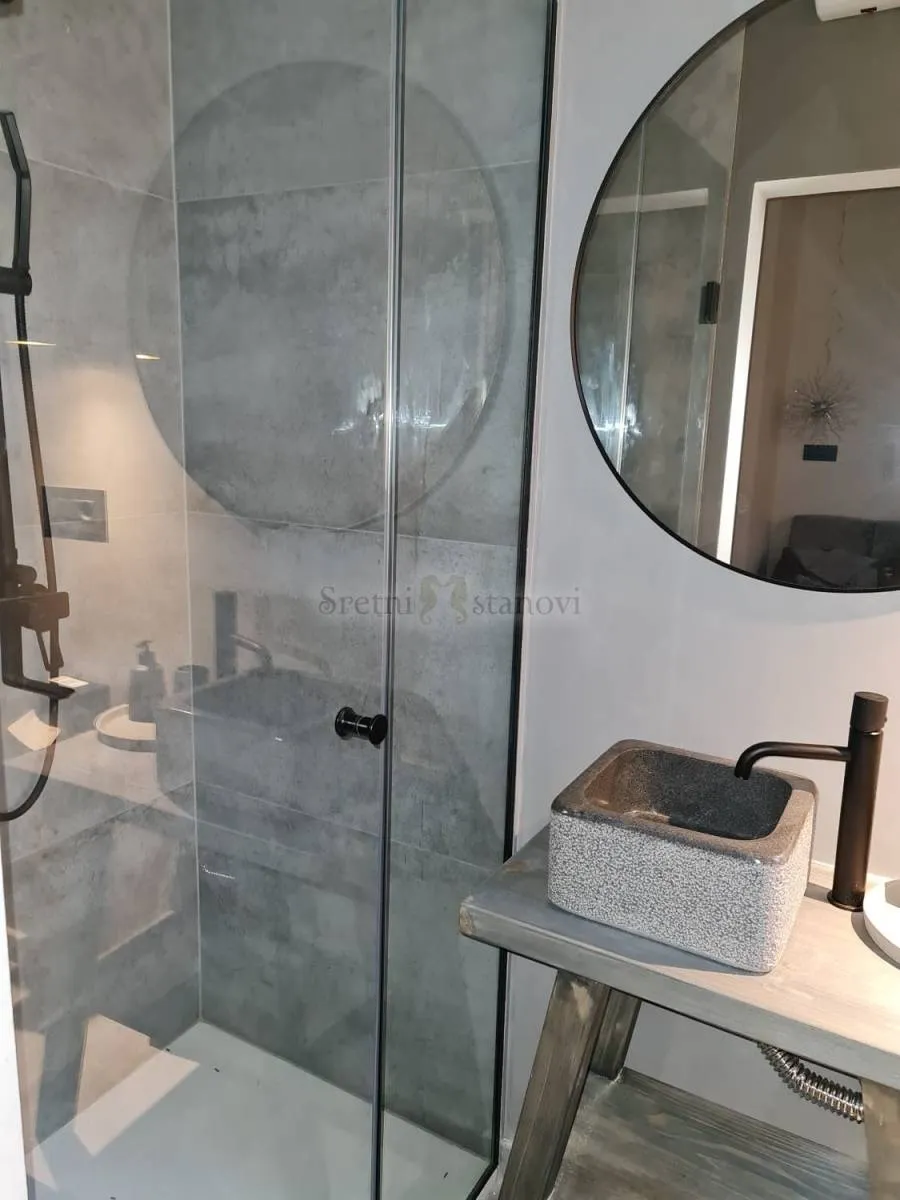 centar, luksuzn stan,112 m2, 2s+db, s balkonom i pogledom - slika 7