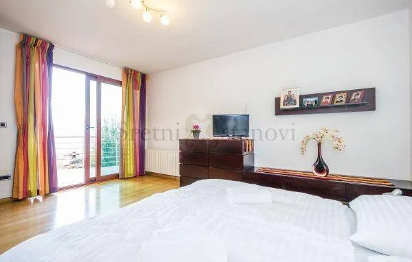 martinkovac, dvoetažni stan u kući s bazenom, 200 m2 - slika 8