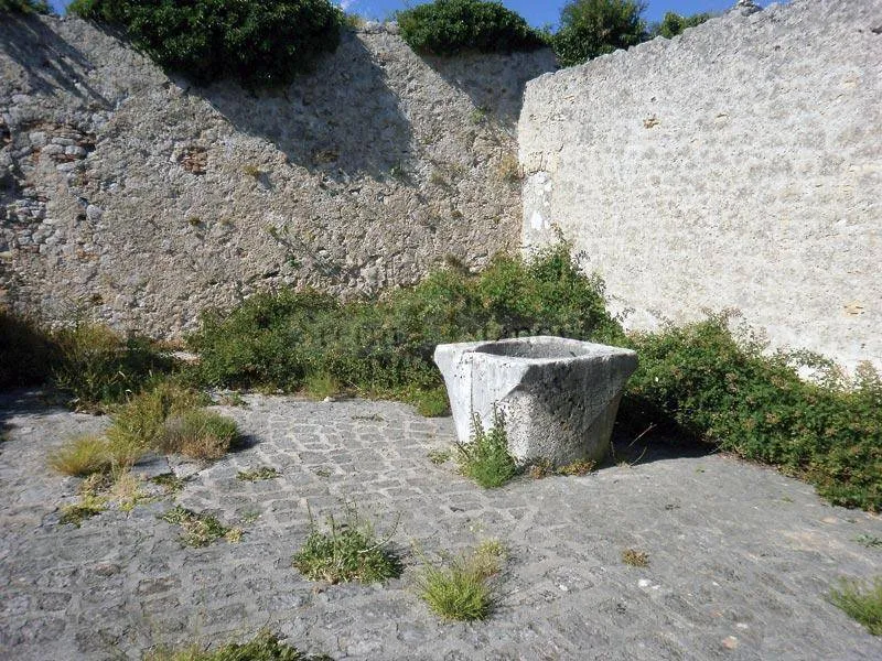 karlobag, do mora, zemljište s povijesnom utvrdom u centru grada - slika 3