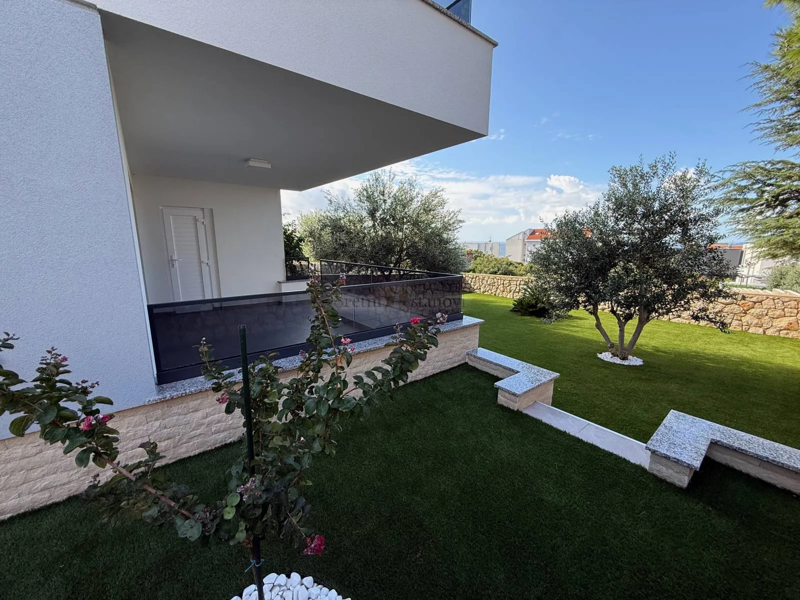 apartman novalja (2s+db) , okućnica , parking - slika 3