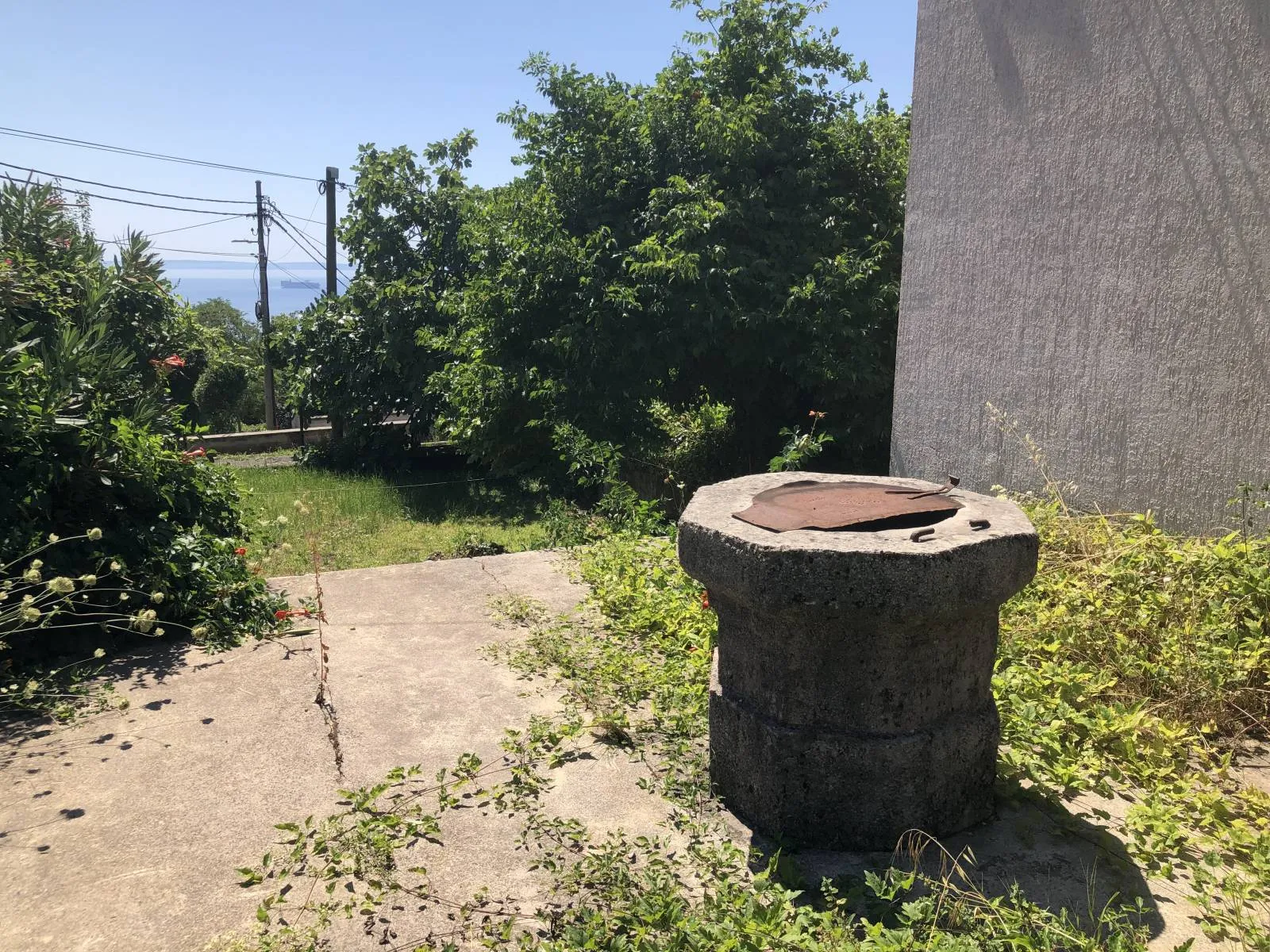 pobri, starina na parceli od 700m2 pogled na more - slika 9