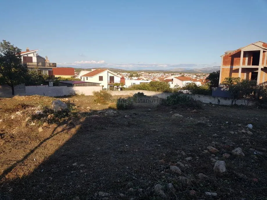 građevinski teren, vodice 1500m2 - slika 6