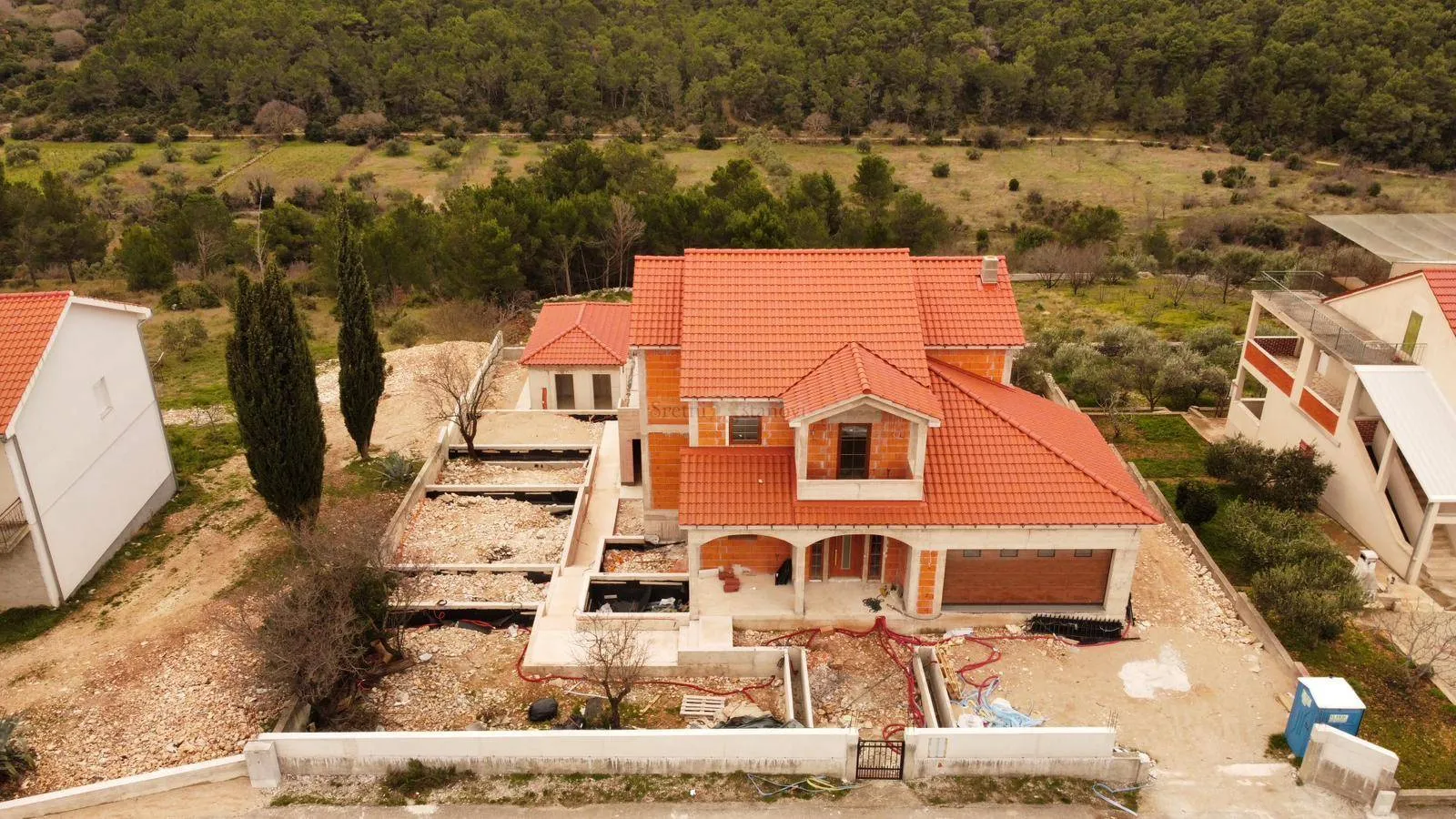 predivna, luksuzna kuća s pomoćnim objektom i bazenom - slika 21